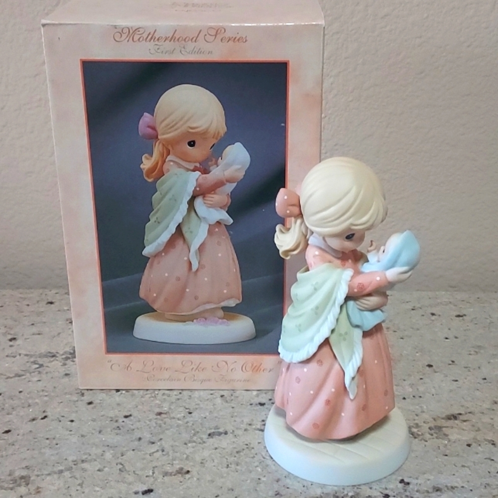 PRECIOUS MOMENTS - 1st Edition in Motherhood Series  - A Love Like No Other 1999